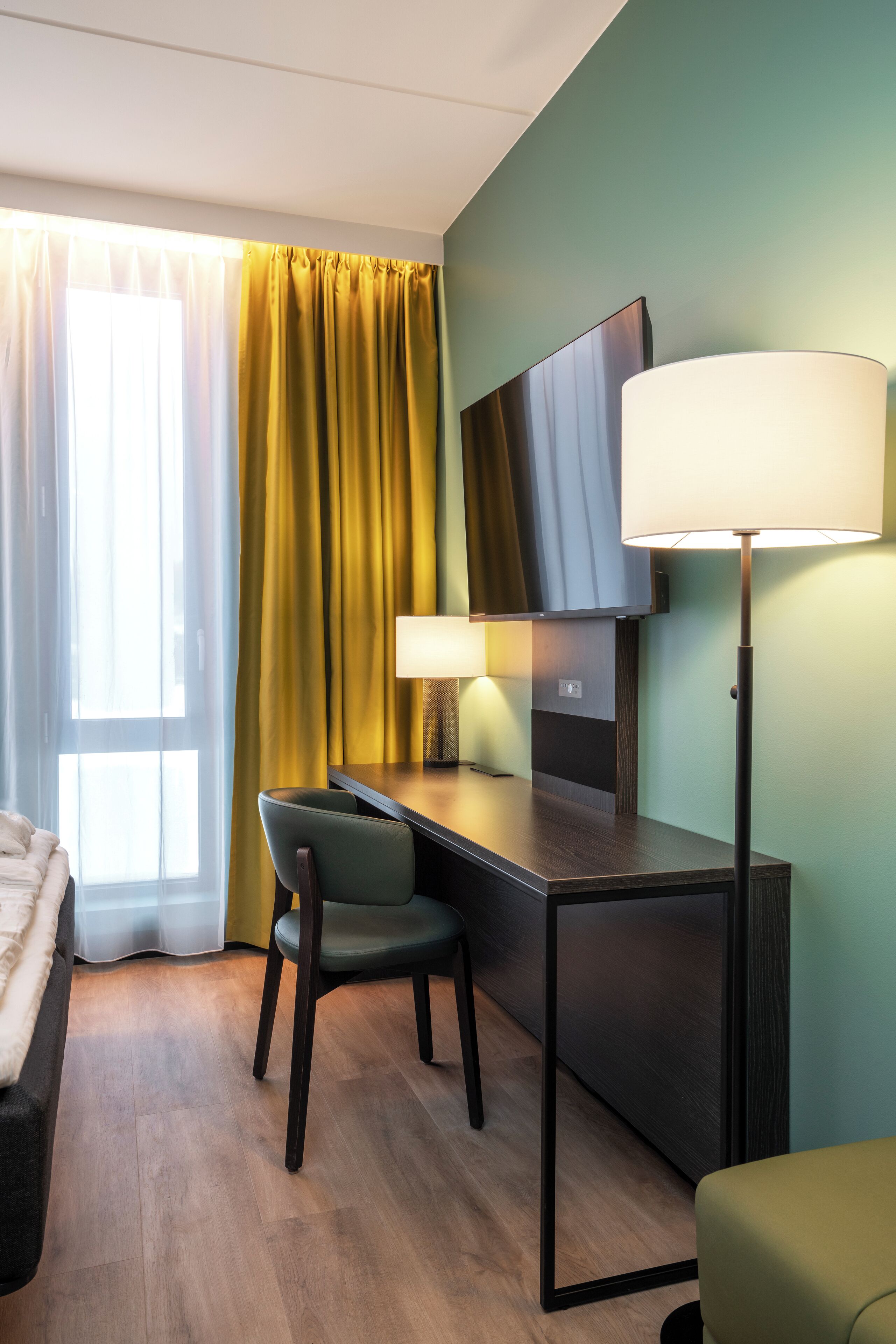 Desk, laptop workspace, free WiFi, bed sheets