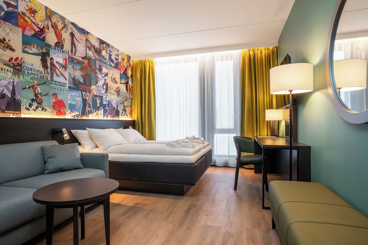 Desk, laptop workspace, free WiFi, bed sheets