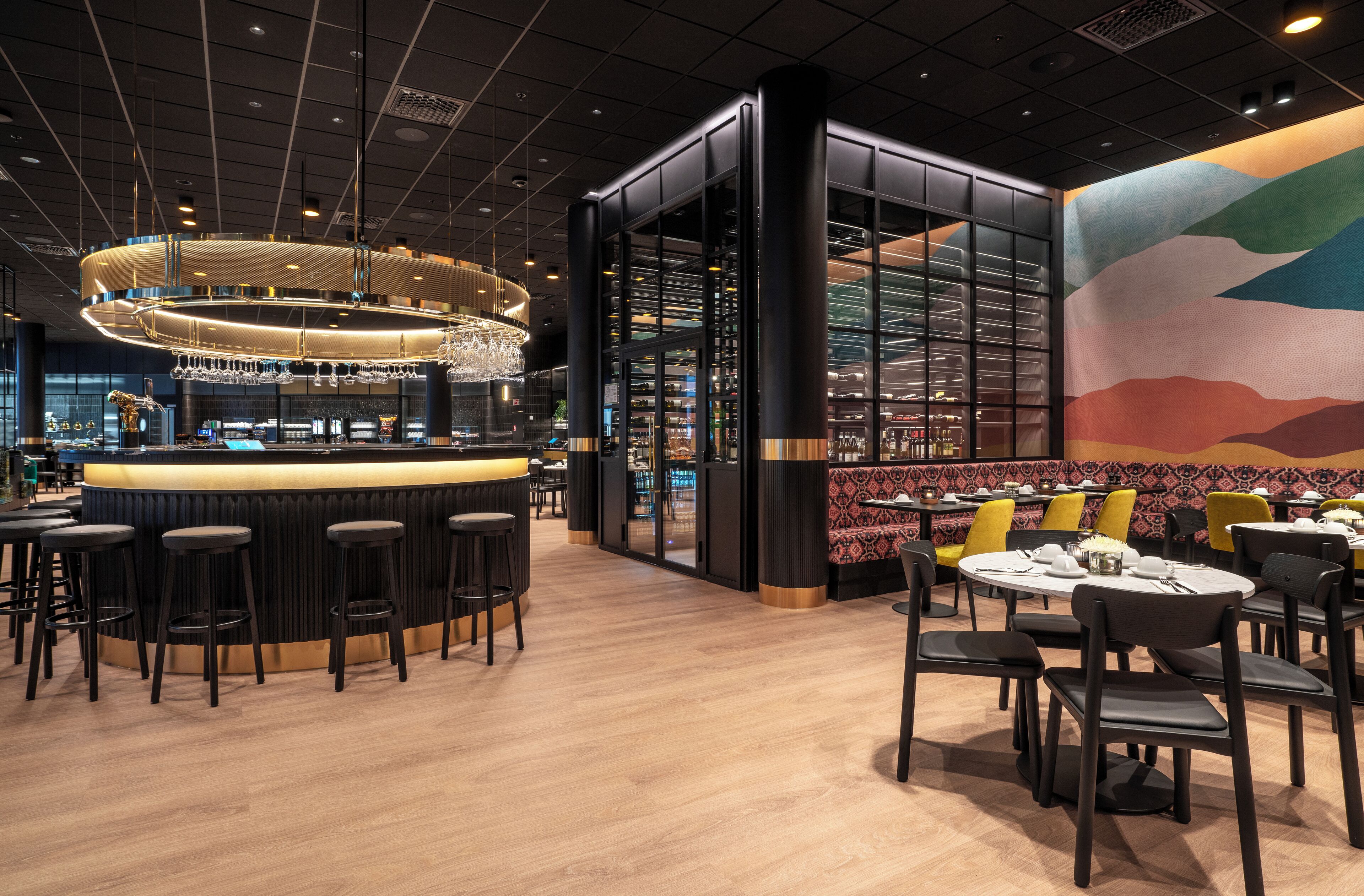 Breakfast and dinner served