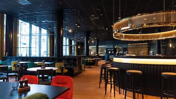 Phục vụ bữa sáng và bữa tối