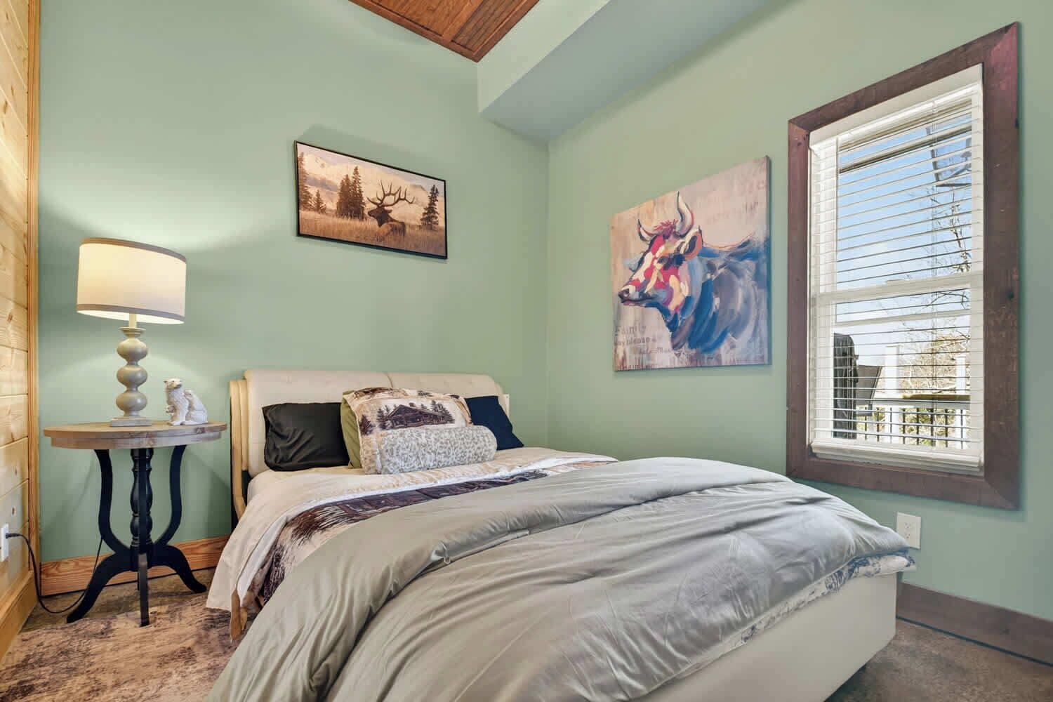 3 chambres, bureau, lit de bébé portatif, Wi-Fi