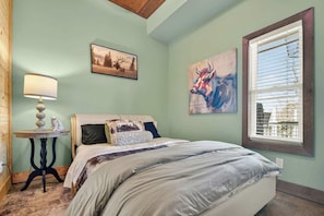 3 bedrooms, desk, travel crib, WiFi - Blueberry Ridge | Free Night Offer! (Blue Ridge)