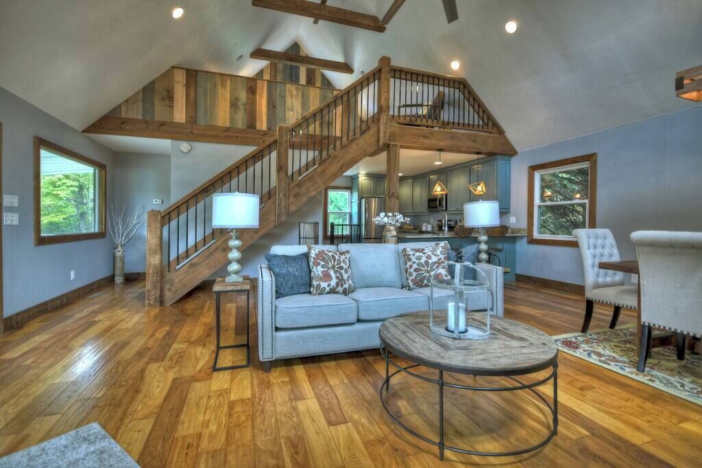 TV, peis og kontorer