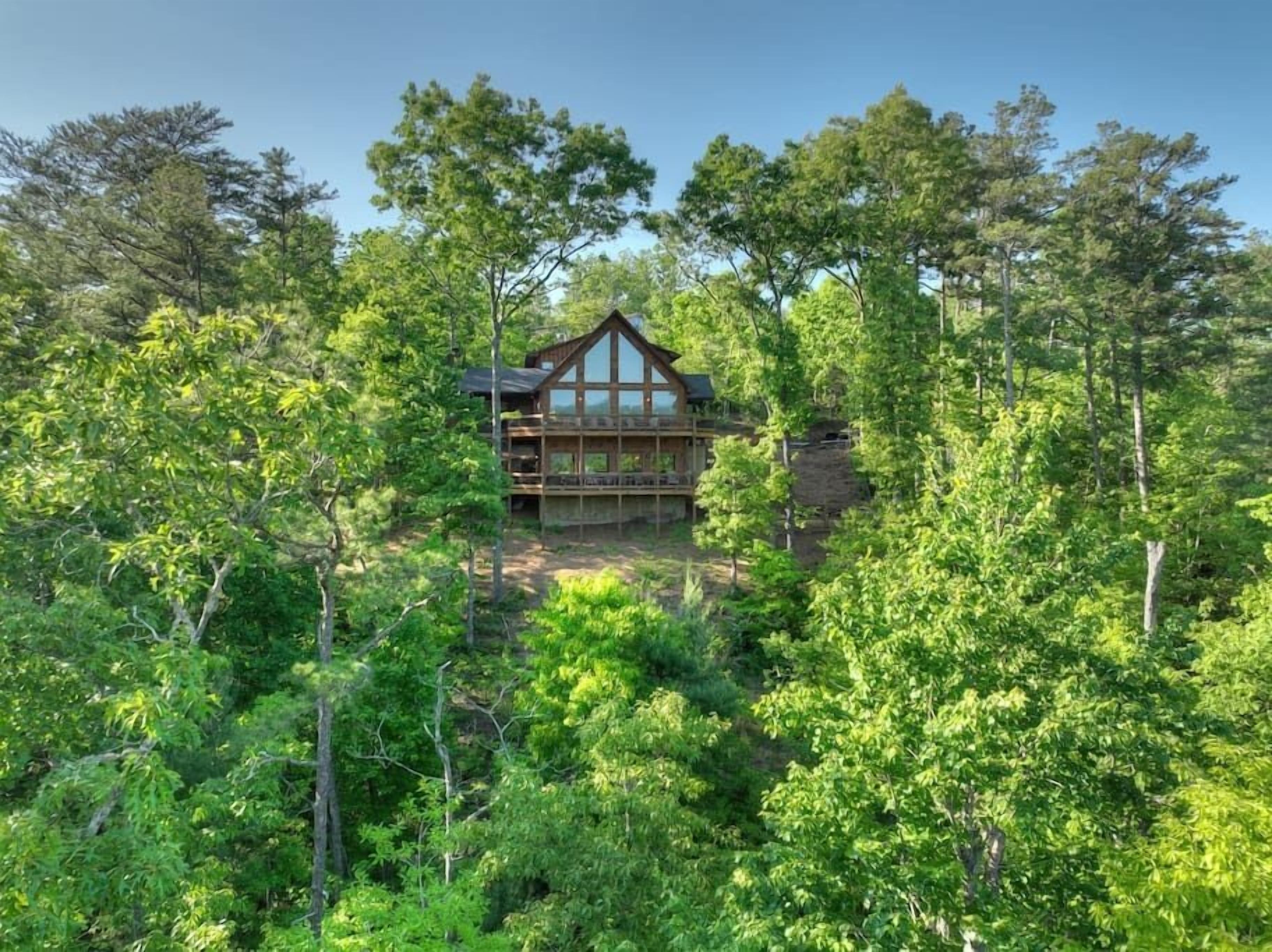 Seven's Heaven w/ Stunning 5 Star View & Hot Tub