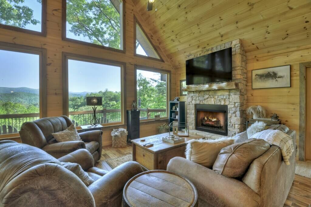 Seven's Heaven w/ Stunning 5 Star View & Hot Tub