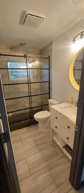 Shower, hair dryer, towels, soap - Retreat Overlooking Lake Dora! (Tavares)