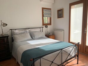 4 bedrooms, WiFi, bed sheets