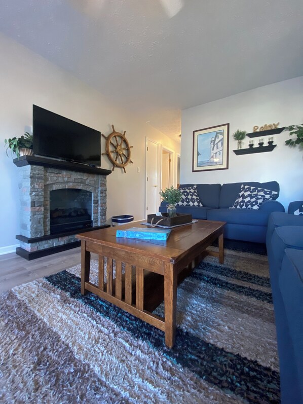 Smart TV, fireplace