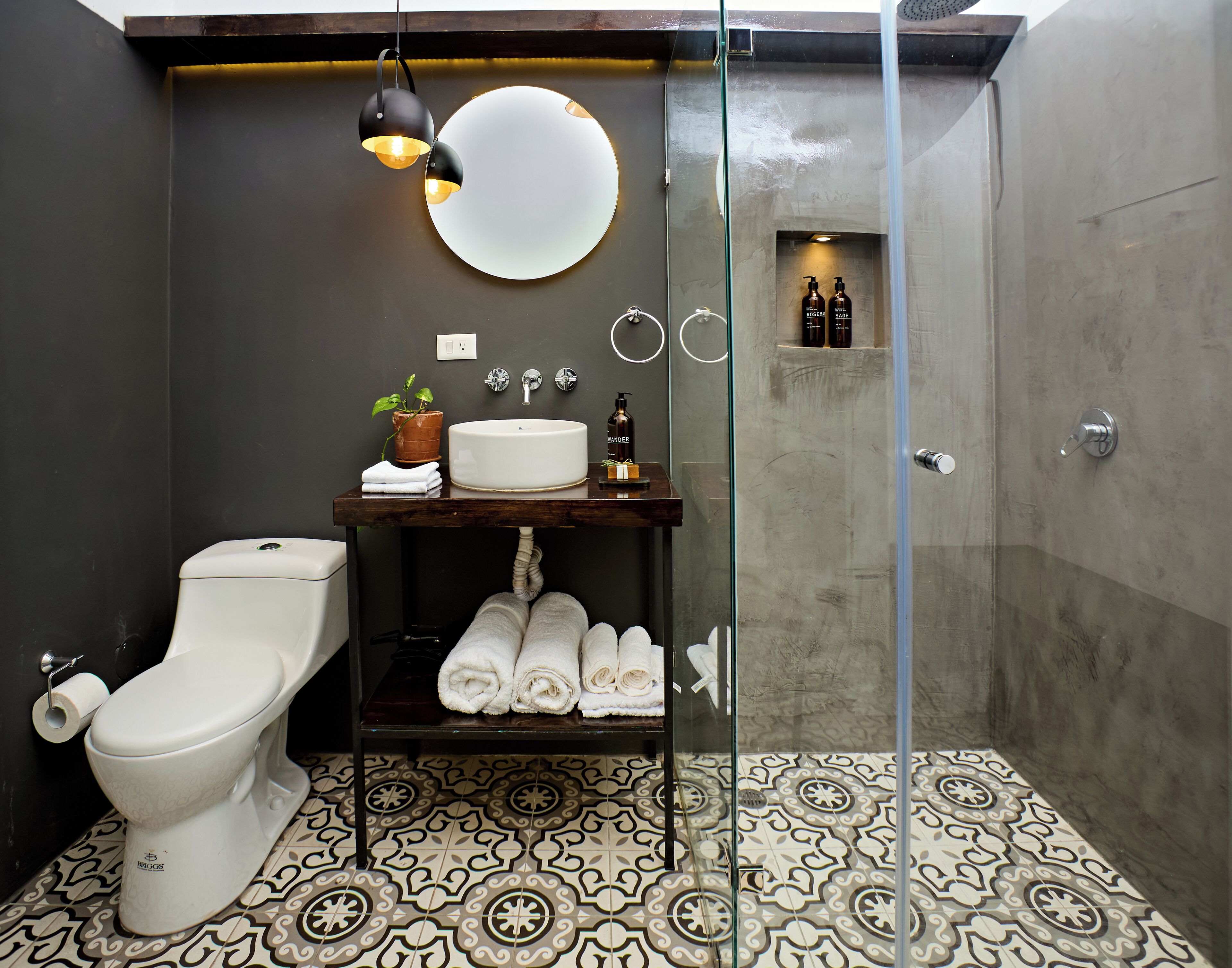 Chambre Luxe, non-fumeurs, vue montagne | Salle de bain | Douche, douche à « effet pluie », articles de toilette gratuits