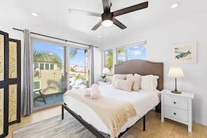 3 bedrooms, iron/ironing board, free WiFi, bed sheets - Beach Oasis! Water Views, Rooftop, Parking, & W/D (San Diego)