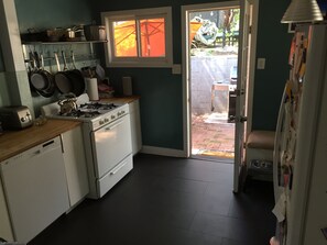 冷蔵庫、電子レンジ、オーブン、食器洗い機