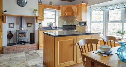 The Stone Lodge, Meath Hill