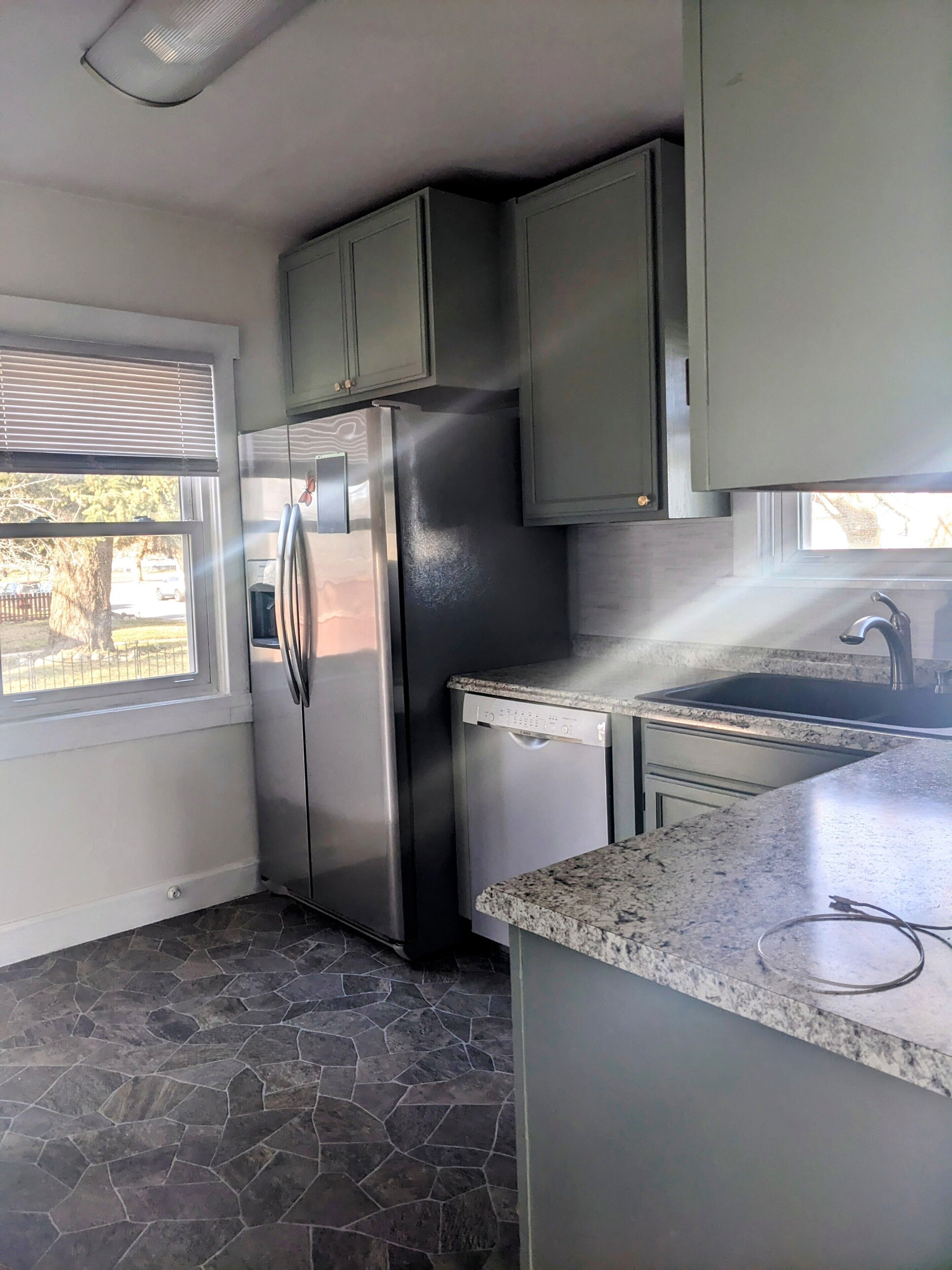 The Hummingbird Hideout 4bd/2ba pet/kid friendly Garland District Big yard 