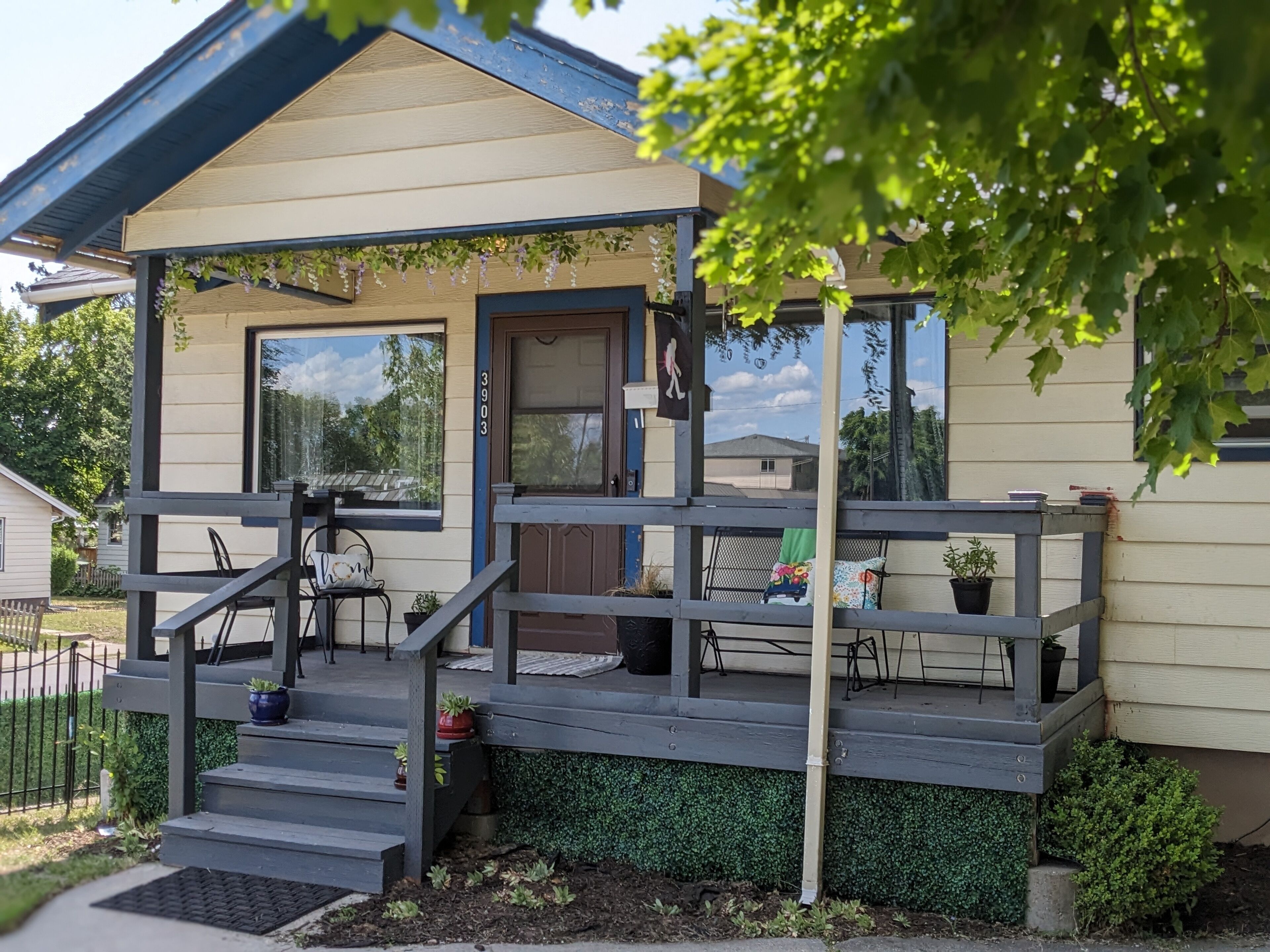 The Hummingbird Hideout 4bd/2ba pet/kid friendly Garland District Big yard 