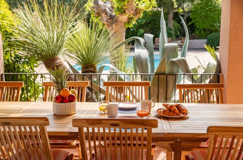 Villa Pastel aux portes de Saint Tropez dans un domaine 12 voyageurs 6 chambres