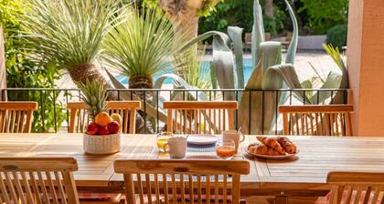 Villa Pastel aux portes de Saint Tropez dans un domaine 12 voyageurs 6 chambres