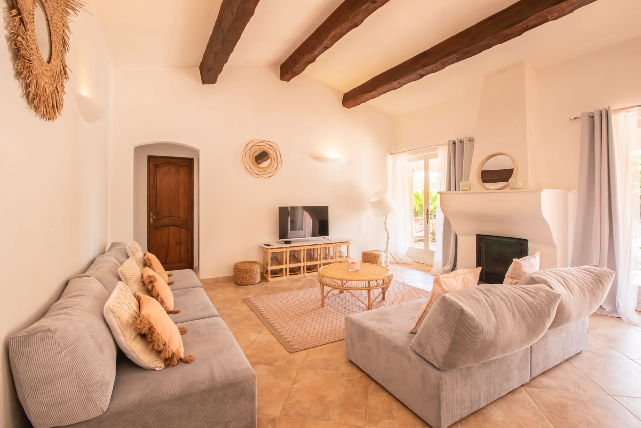 Villa Pastel at the gates of Saint Tropez in a domain<br>12 vacationers 6 bedrooms