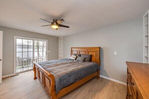 4 bedrooms, iron/ironing board, free WiFi, bed sheets