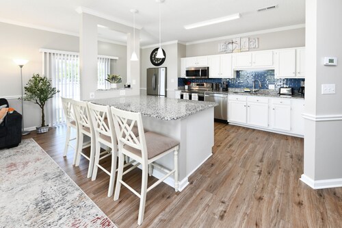 Beautiful Villa in Myrtle Beach within 4 min walk to the beach