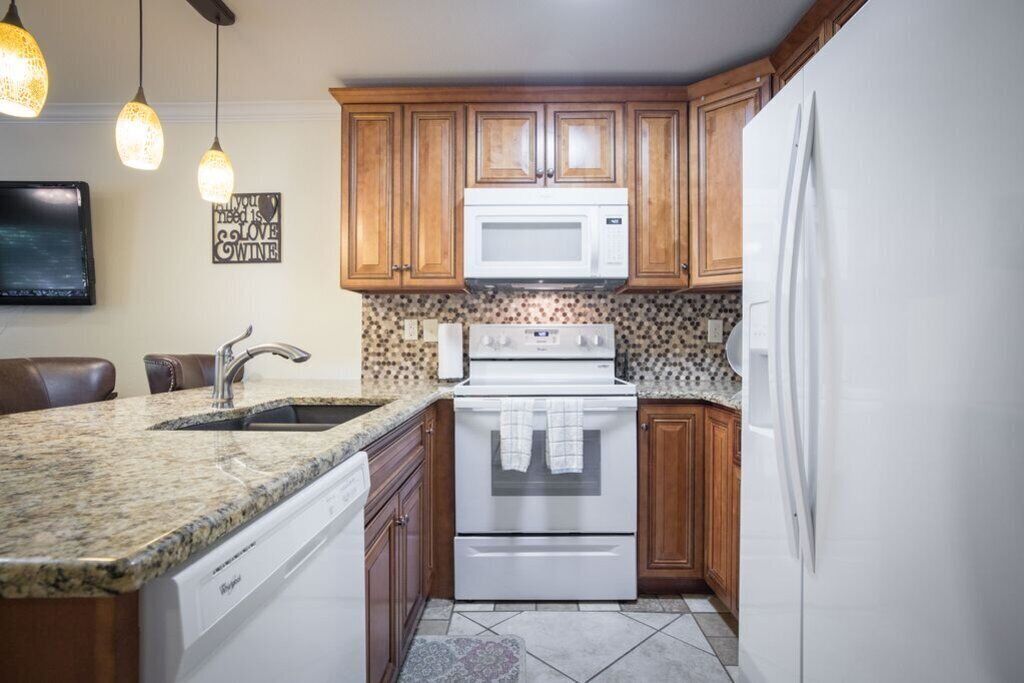 Fully Furnished Riverfront Property Heated Pools