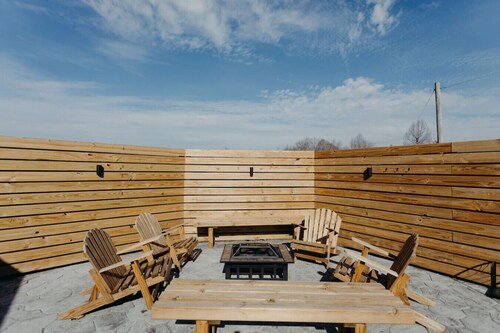 Charming 2 Bedroom/2 Bath Suite at the Lakeside!