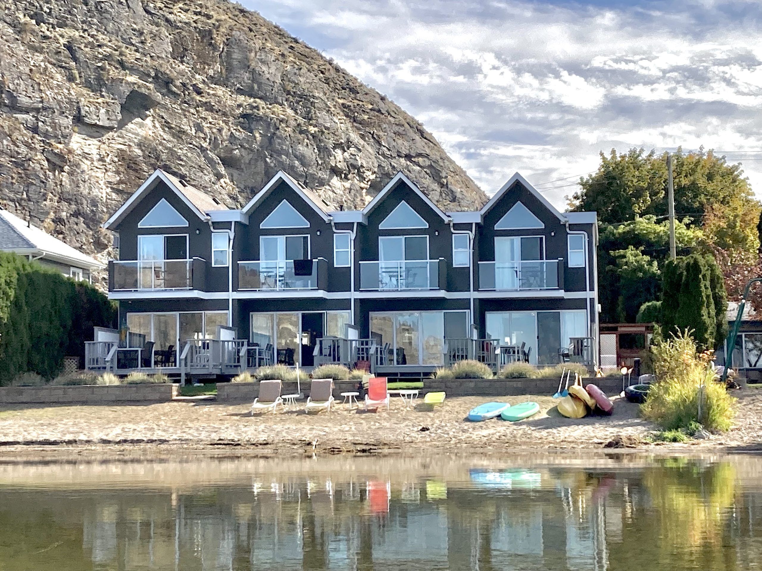 Vaseux Lakeside Townhomes w/ Private Beach and watercraft