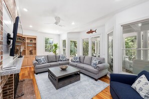 Una Smart TV, una oficina