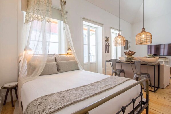 1 slaapkamer, een strijkplank/strijkijzer, gratis wifi, beddengoed