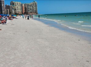 Beach - Stunning 2BD/2Bath Condo- Steps from beach, restaurants & shopping! (Marco Island)