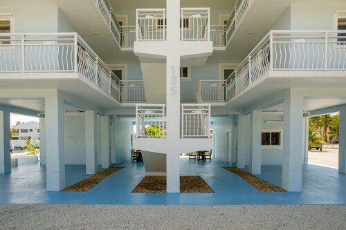 Waterfront Key Largo Escape with Boat Slip and Beautiful Sunrise Views