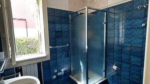A bathroom with a shower, two sinks, and a toilet. - Art Nouveau style villa facing Mondello beach (Palermo)