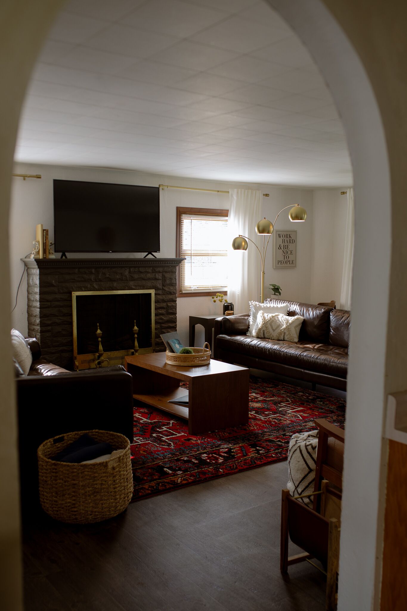 Smart TV, chimenea y futbolito 