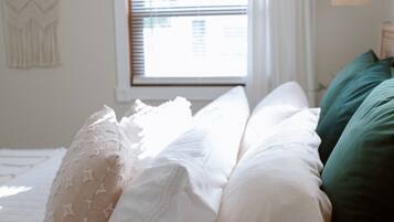 2 habitaciones, cuna de viaje, wifi gratis y ropa de cama