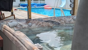 室外游泳池