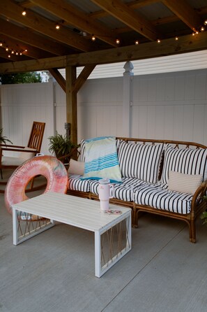 Terrace/patio - Heated Pool, Hot Tub, Game Room - Have fun with the ones you love! (Milford)