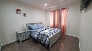 4 室のベッドルーム、アイロン / アイロン台、旅行用ベビーベッド、WiFi (無料)