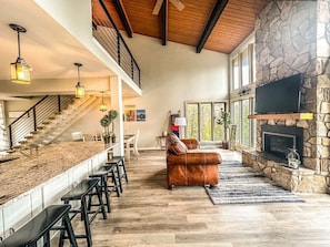 Smart TV, fireplace