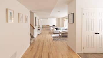 Smart-TV, Kamin, TischfuĂball, Tischtennisplatte