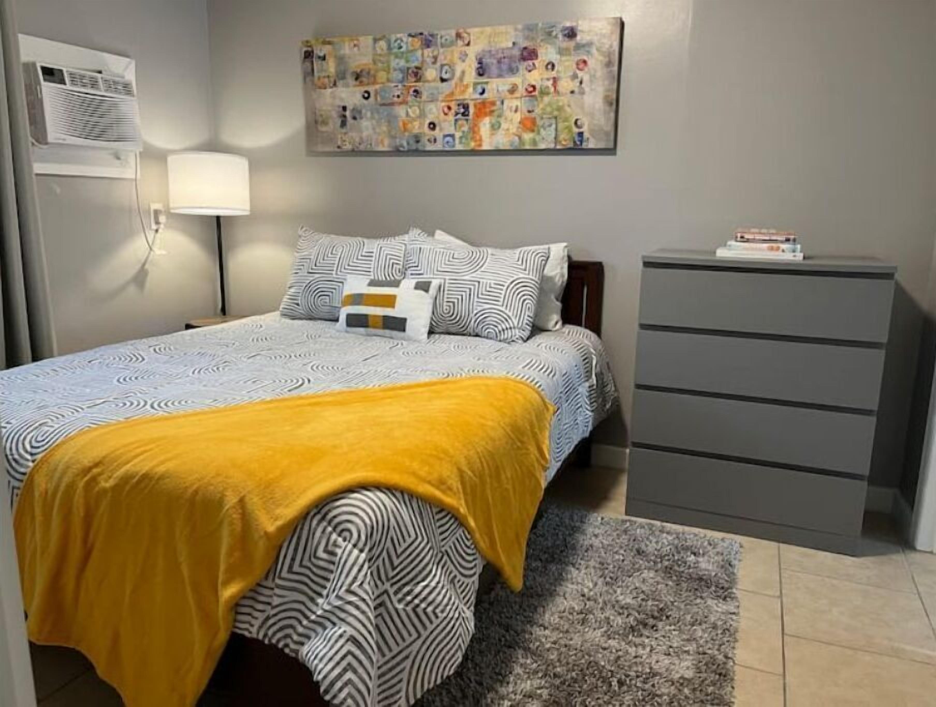 Walk to Riverfront and Armature Works! 1 bedroom apartment with 
Free Parking