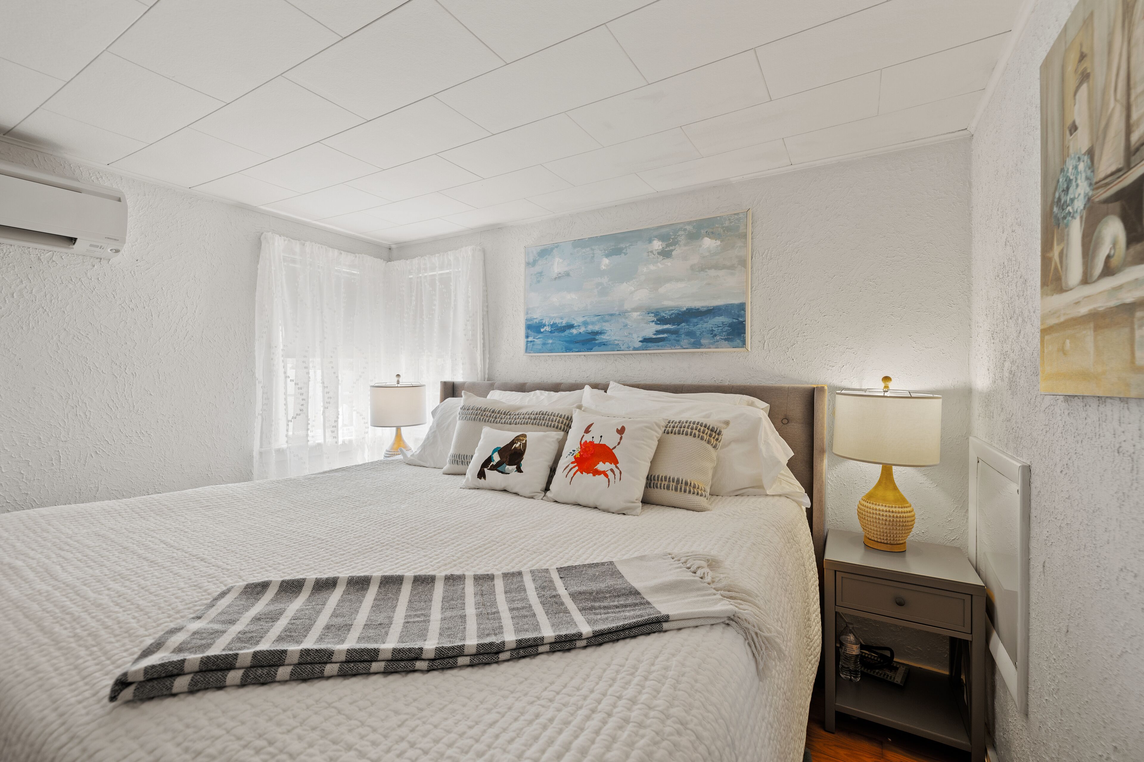 Outdoor Cape Cod Oasis just 5 minutes to S Village Beach!