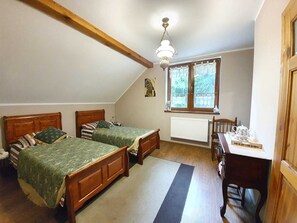 Comfort House | Individually furnished, iron/ironing board, travel cot, free WiFi