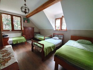 Maison Confort | Ameublement personnalisé, fer et planche à repasser, lit parapluie