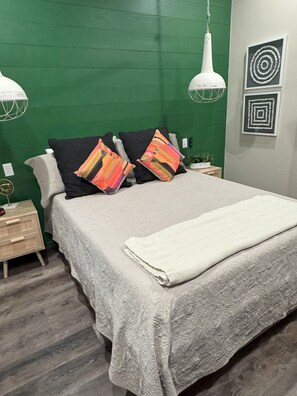 4 bedrooms, iron/ironing board, free WiFi, bed sheets