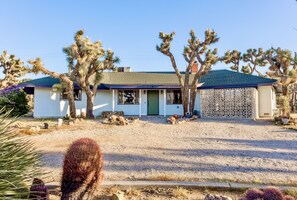 Exterior - Joshua Gardens (Yucca Valley)