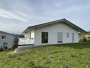 Exterior - Ferienwohnung in Ravensburg im Grünen, Neubau, Natur (Ravensburg)