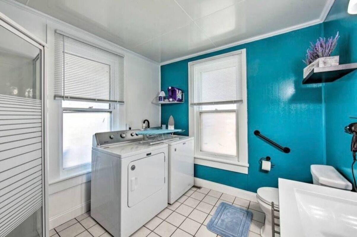 Lock Haven Home w/ Fire Pit & BBQ with game room & Deck 3 min Walk to Main St 