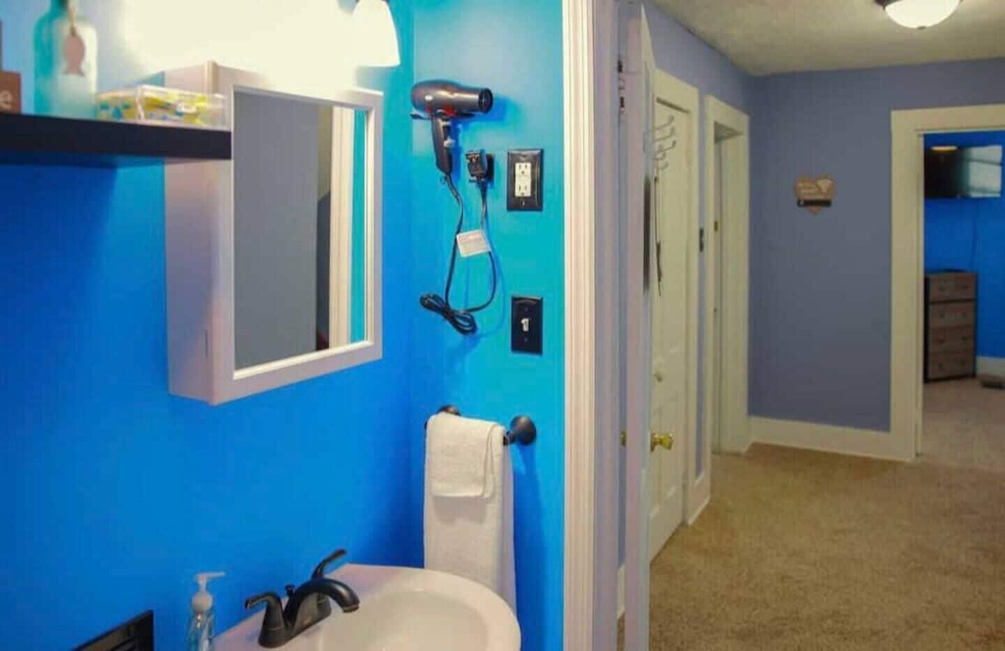 Lock Haven Home w/ Fire Pit & BBQ with game room & Deck 3 min Walk to Main St 