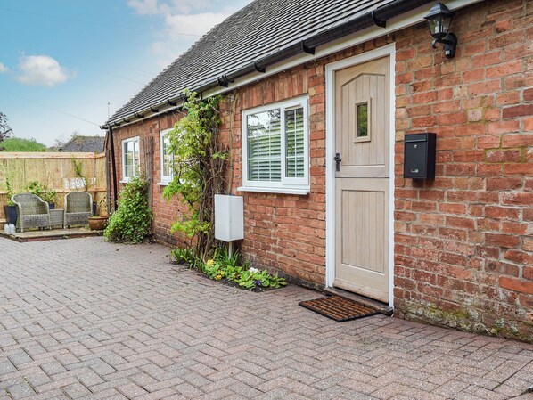 Exterior detail - 1 bedroom accommodation in Marton, near Rugby (Marton, near Rugby)