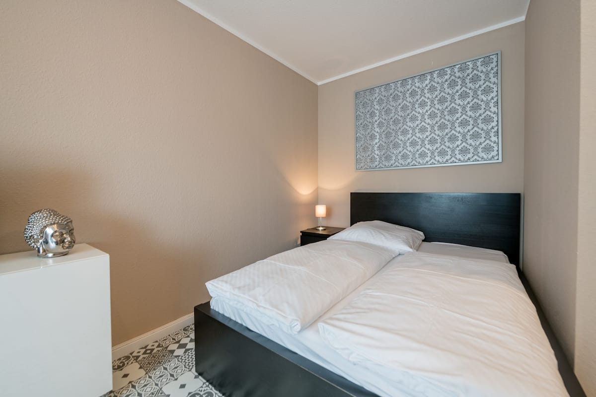 Deluxe Apartment | 1 bedroom, in-room safe, soundproofing, iron/ironing board (on request)