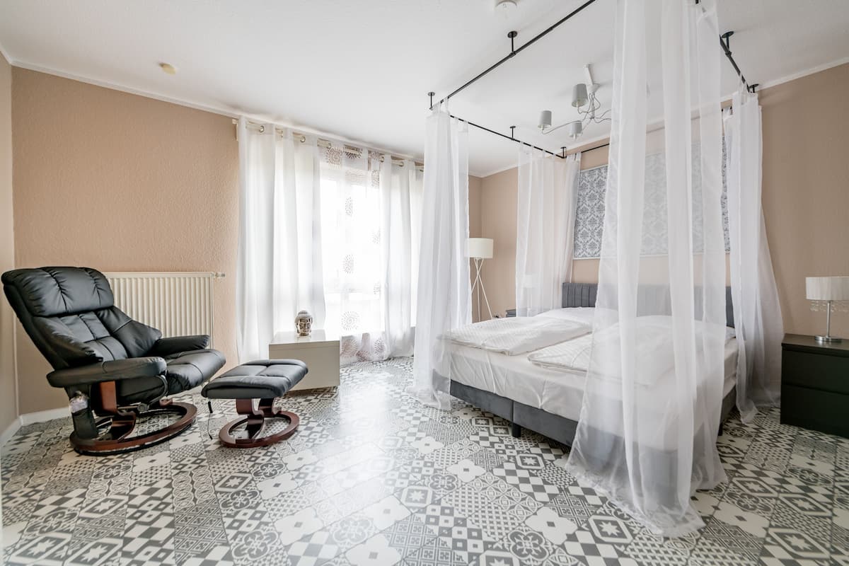 Junior Apartment | 1 bedroom, in-room safe, soundproofing, iron/ironing board